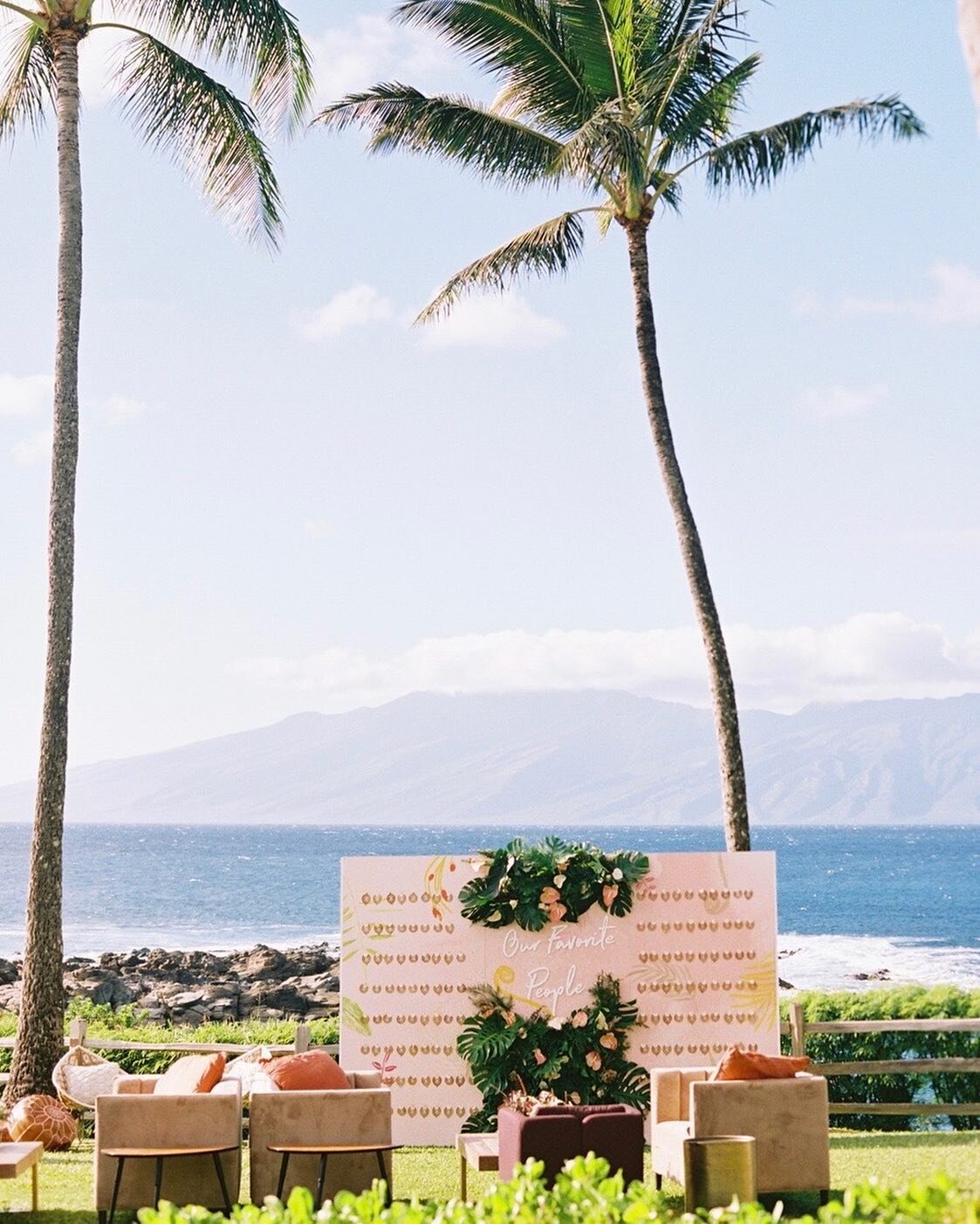 It's hard to say which thing catches your eye the most, the unique &amp; tropical seating chart, the colorful &amp; comfy lounge area or the breathtaking view?! Either way, it all comes together in the end :)
.
.
photo: @wendylaurel 
rentals: @inspir